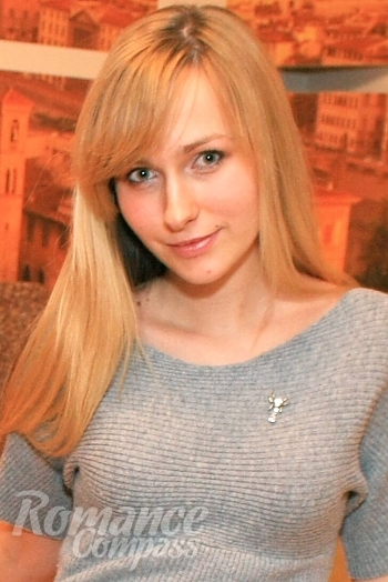 Ukrainian mail order bride Aliona from Kherson with light brown hair and blue eye color - image 1