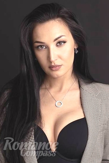 Ukrainian mail order bride Zanna from Poznan with brunette hair and black eye color - image 1