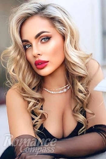 Ukrainian mail order bride Victoria from San Francisco with blonde hair and green eye color - image 1