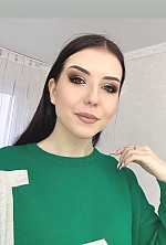 Ukrainian mail order bride Iryna from Cherkasy with light brown hair and green eye color - image 3
