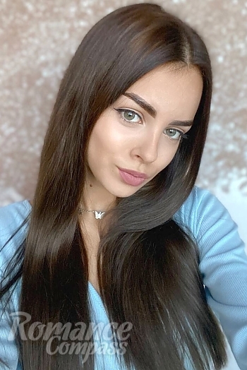 Ukrainian mail order bride Olena from Belgorod-Dniestrovskyi with light brown hair and grey eye color - image 1