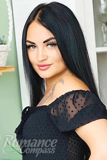 Ukrainian mail order bride Alina from Kremenchug with brunette hair and brown eye color - image 1