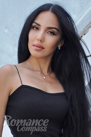 Ukrainian mail order bride Elena from Kharkiv with black hair and brown eye color - image 1