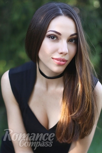 Ukrainian mail order bride Tatyana from Krivoy Rog with brunette hair and brown eye color - image 1