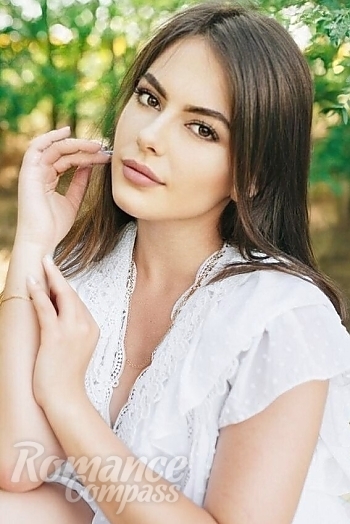 Ukrainian mail order bride Anna from Zaporozhye with brunette hair and brown eye color - image 1