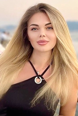 Yana, 31 y.o. from Brussels, Belgium