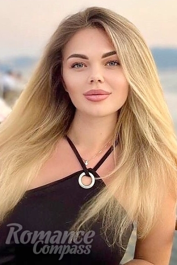 Ukrainian mail order bride Yana from Brussels with blonde hair and grey eye color - image 1