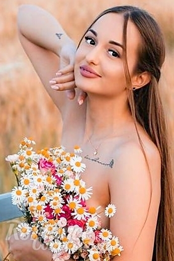 Ukrainian mail order bride Kristina from Chernivtsi with brunette hair and brown eye color - image 1