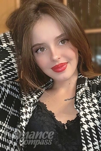 Ukrainian mail order bride Daniila from Cherkasy with light brown hair and green eye color - image 1