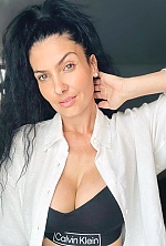 Ukrainian mail order bride Nazaret from Madrid with black hair and brown eye color - image 2