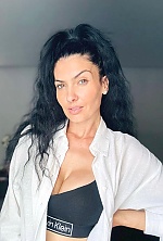 Ukrainian mail order bride Nazaret from Madrid with black hair and brown eye color - image 3