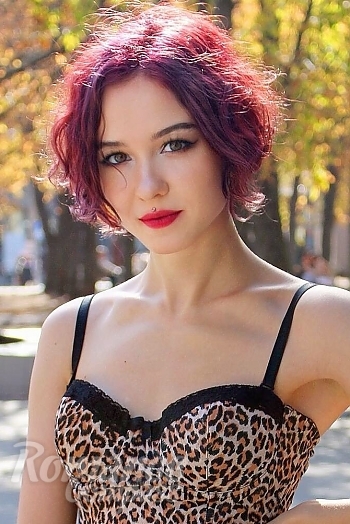 Ukrainian mail order bride Arina from Mykolaiv with red hair and green eye color - image 1