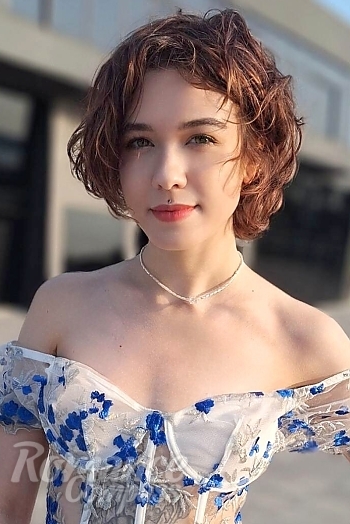 Ukrainian mail order bride Arina from Mykolaiv with red hair and green eye color - image 1