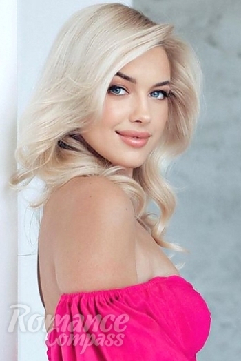 Ukrainian mail order bride Yuliia from San Gwan with blonde hair and grey eye color - image 1