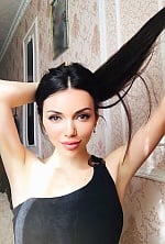 Ukrainian mail order bride Yulia from Los Angeles with brunette hair and brown eye color - image 2