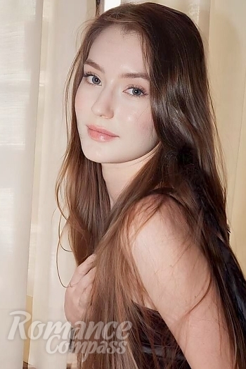 Ukrainian mail order bride Polina from New York with light brown hair and grey eye color - image 1