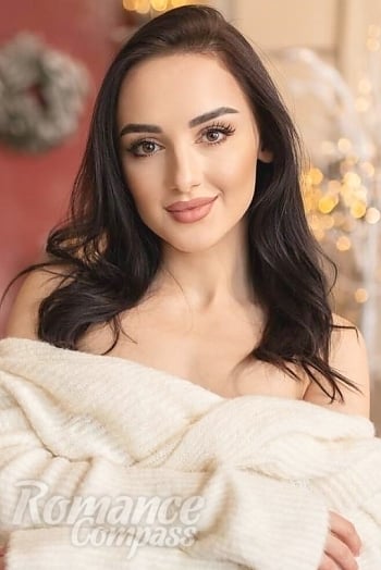 Ukrainian mail order bride Viktoriya from Brovary with light brown hair and brown eye color - image 1