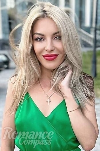 Ukrainian mail order bride Julia from Los Angeles with blonde hair and blue eye color - image 1