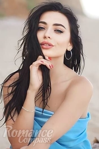 Ukrainian mail order bride Alina from Kropyvnytskyi with black hair and blue eye color - image 1