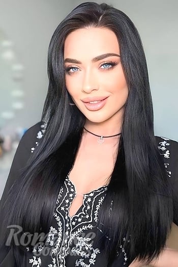 Ukrainian mail order bride Alina from Kropyvnytskyi with black hair and blue eye color - image 1