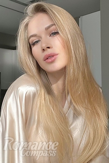 Ukrainian mail order bride Oleksandra from Philadelphia with blonde hair and blue eye color - image 1