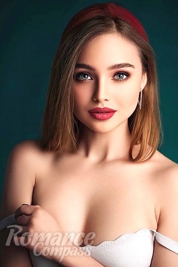 Ukrainian mail order bride Vlada from Kharkiv with light brown hair and green eye color - image 1