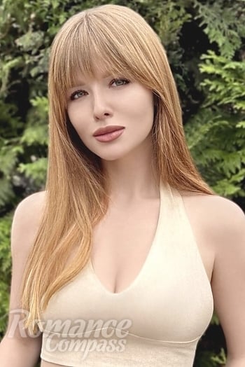 Ukrainian mail order bride Irina from Kyiv with light brown hair and green eye color - image 1