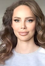 Ukrainian mail order bride Alita from Los Angeles with light brown hair and grey eye color - image 8