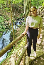 Ukrainian mail order bride Svetlana from Wien with blonde hair and green eye color - image 9