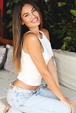 Ukrainian mail order bride Isabel from Miami with brunette hair and brown eye color - image 2