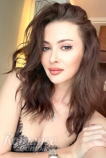 Ukrainian mail order bride Julia from Lugansk with light brown hair and brown eye color - image 1