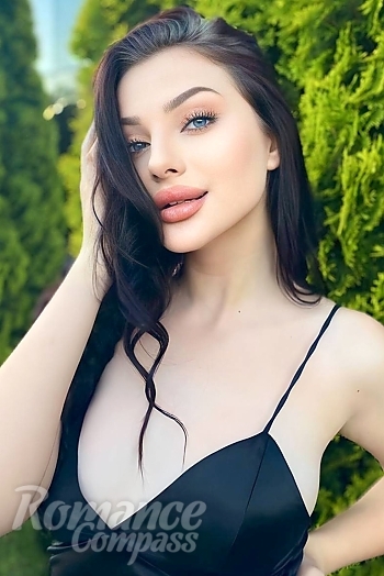 Ukrainian mail order bride Anastasia from Warsaw with black hair and green eye color - image 1