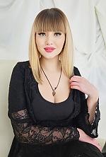 Ukrainian mail order bride Anna from Krivoy Rog with light brown hair and green eye color - image 4
