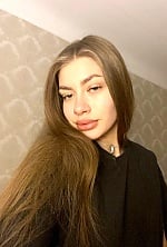 Ukrainian mail order bride Yelyzaveta from Kiev with brunette hair and green eye color - image 7