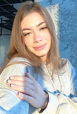 Yelyzaveta, 21 y.o. from Kiev, Ukraine