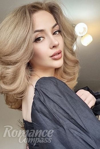 Ukrainian mail order bride Liia from Wroclaw with brunette hair and brown eye color - image 1