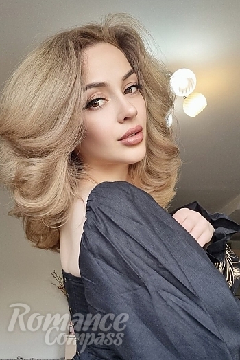 Ukrainian mail order bride Liia from Wroclaw with brunette hair and brown eye color - image 1