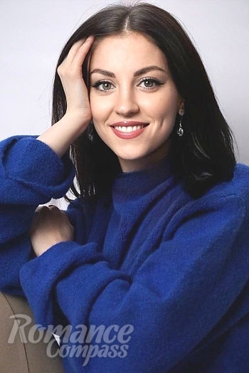 Ukrainian mail order bride Kateryna from Warsaw with brunette hair and green eye color - image 1