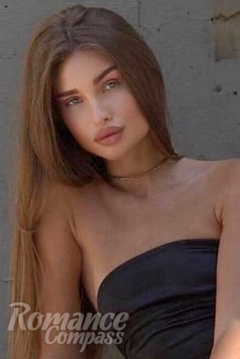 Ukrainian mail order bride Anna from Springfield with light brown hair and green eye color - image 1