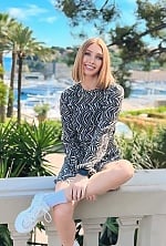 Ukrainian mail order bride Victoria from Vancouver with red hair and green eye color - image 8