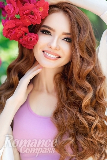 Ukrainian mail order bride Julia from Kriviy Rih with auburn hair and brown eye color - image 1