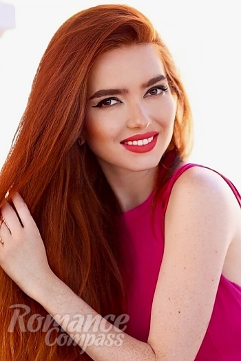 Ukrainian mail order bride Julia from Kriviy Rih with auburn hair and brown eye color - image 1