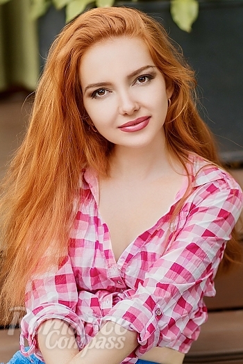 Ukrainian mail order bride Julia from Kriviy Rih with auburn hair and brown eye color - image 1
