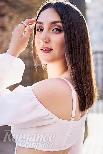Ukrainian mail order bride Yuliia from Mishurin Rog with light brown hair and brown eye color - image 1