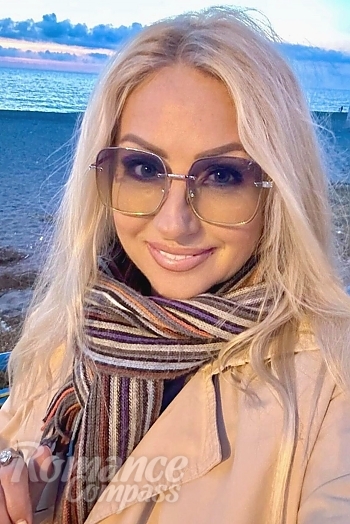 Ukrainian mail order bride Vita from Kyiv with blonde hair and grey eye color - image 1
