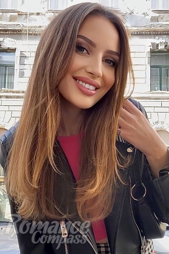 Ukrainian mail order bride Darina from Warsaw with light brown hair and green eye color - image 1
