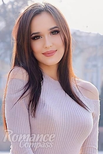Ukrainian mail order bride Natalia from New York with light brown hair and brown eye color - image 1