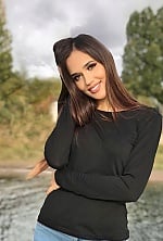 Ukrainian mail order bride Natalia from New York with light brown hair and brown eye color - image 2