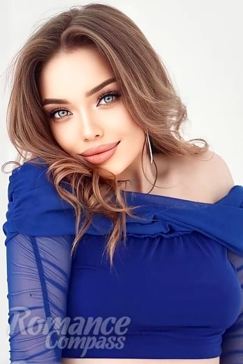 Ukrainian mail order bride Arina from Warsaw with light brown hair and brown eye color - image 1