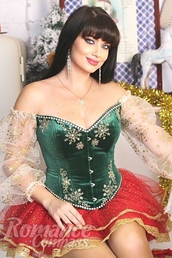 Ukrainian mail order bride Julia from Nikolaev with brunette hair and blue eye color - image 1